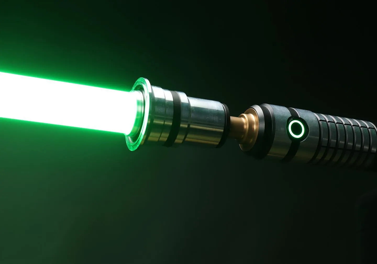 Aeryn: Thin-Neck Elegance, Duel-Ready Strength